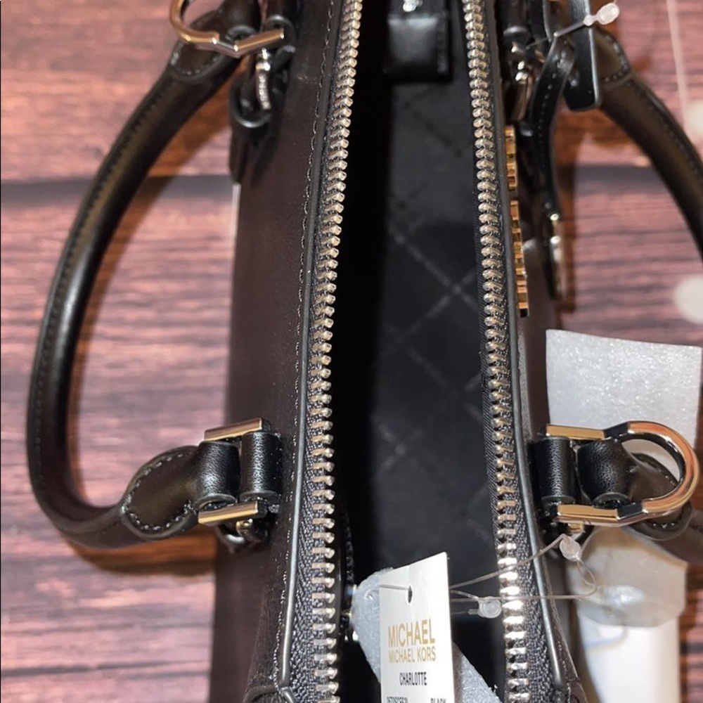 🌻MICHAEL KORS 🌻 BLACK LARGE CHARLOTTE SATCHEL - Picture 8 of 11